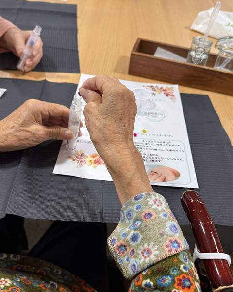 施設でのネイルオイル作り